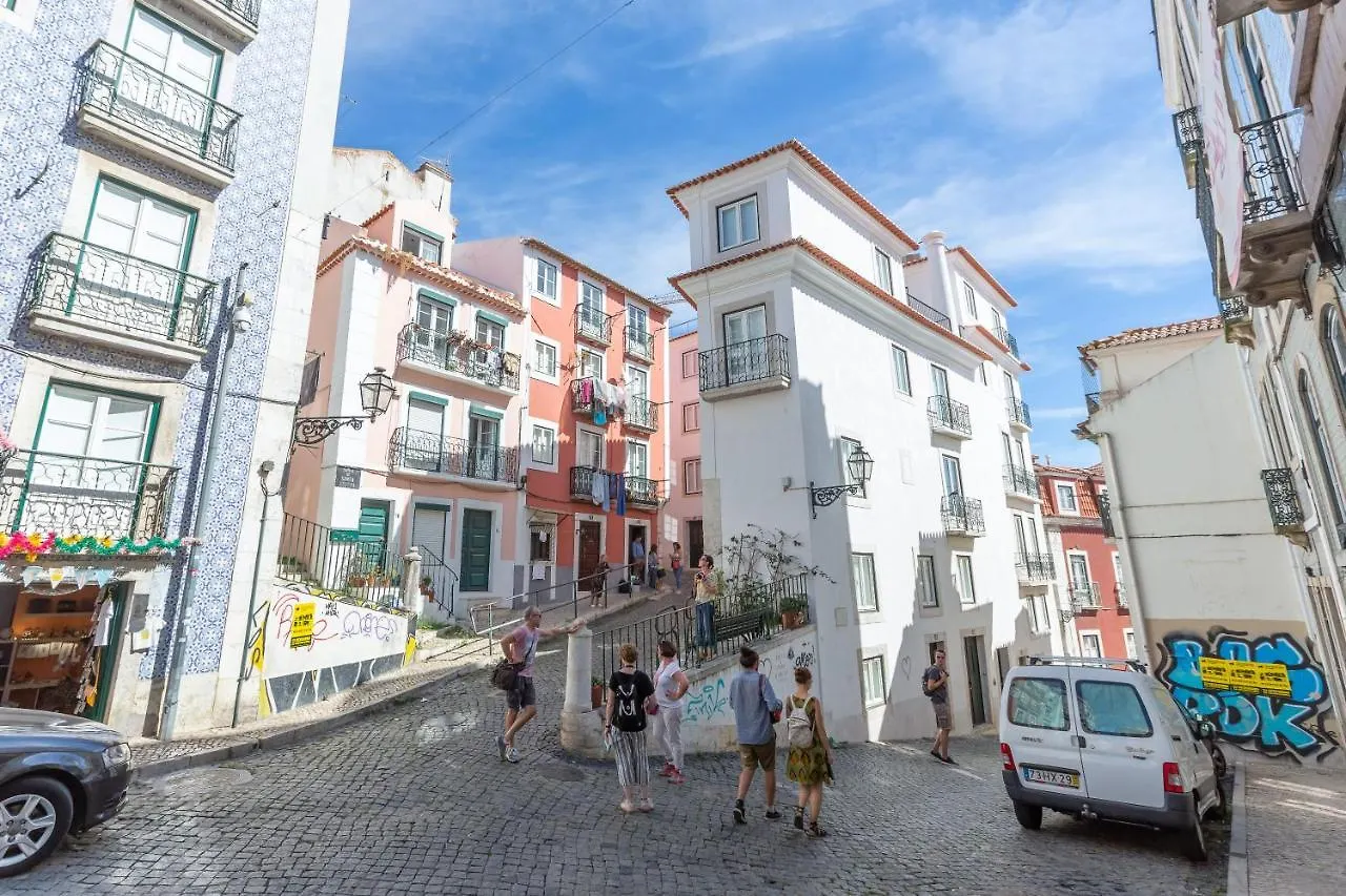 Typical Alfama Apartment, By Timecooler Lisbona